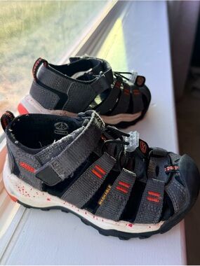 Keen Toddler Newport H2 Sandal  in Grey and orange // Sz 8
